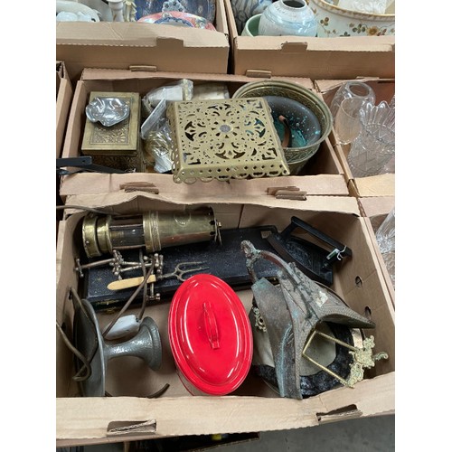 519 - 6 boxes of metalware incl brass, copper and pewter to include candle holders, pitchers, platters, ta... 