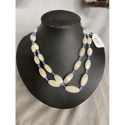 452 - Art Deco silver clasped mother of pearl necklace