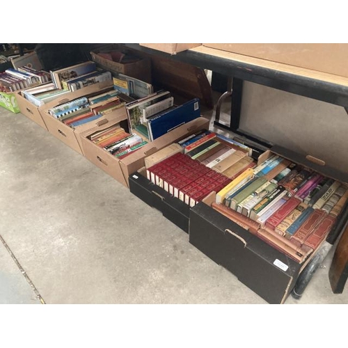 495 - 10 good boxes of books including Frederick Forsyth, Danielle Steel, Bill Bryson, Daphne Du Maurier e... 