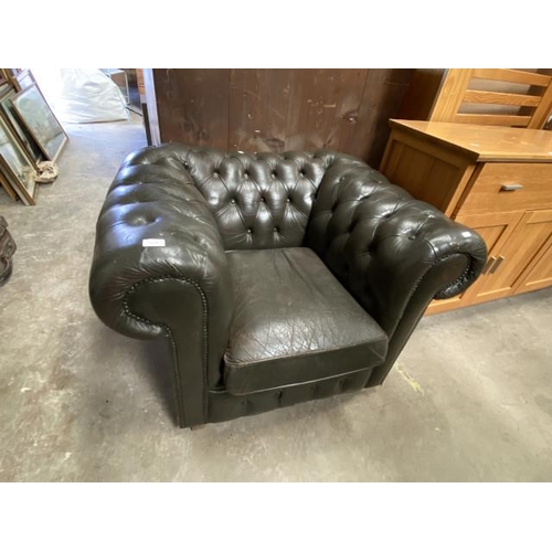 88 - Green leather button back Chesterfield club chair 105W