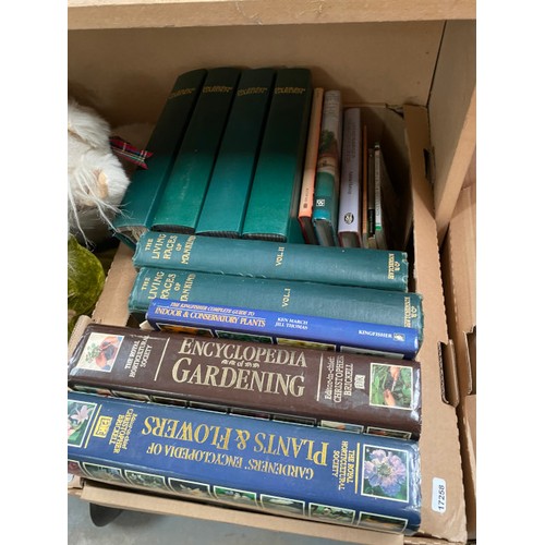 400 - 5 boxes books inc. Cassell's History of England vol. I-X, 2 Mrs Beeton's 