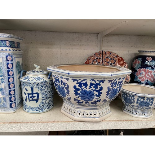 347 - 6 blue & white ginger jars & 1 stick stand inc. Chinese, 8 Chinese ginger jars & 2 wooden stands (2 ... 