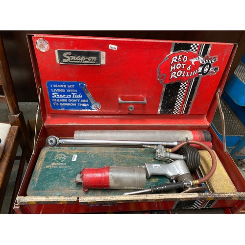 40 - Snap-on tool chest with 4 keys (keys in office) assorted workshop tools, Sykes Pickavant cooling sys... 