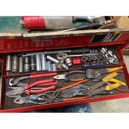 40 - Snap-on tool chest with 4 keys (keys in office) assorted workshop tools, Sykes Pickavant cooling sys... 