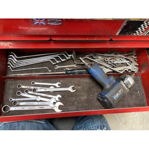 40 - Snap-on tool chest with 4 keys (keys in office) assorted workshop tools, Sykes Pickavant cooling sys... 