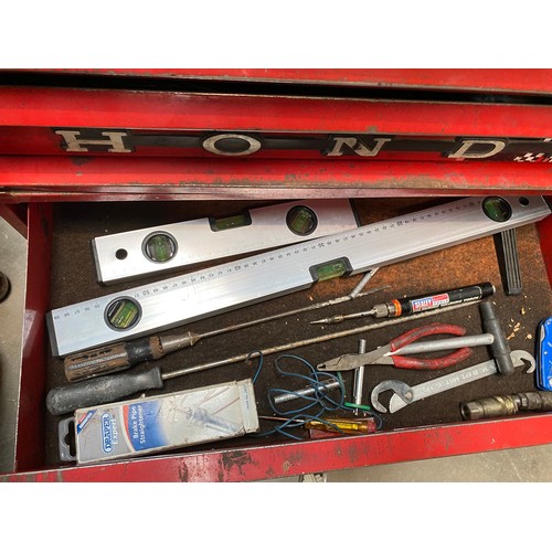 40 - Snap-on tool chest with 4 keys (keys in office) assorted workshop tools, Sykes Pickavant cooling sys... 