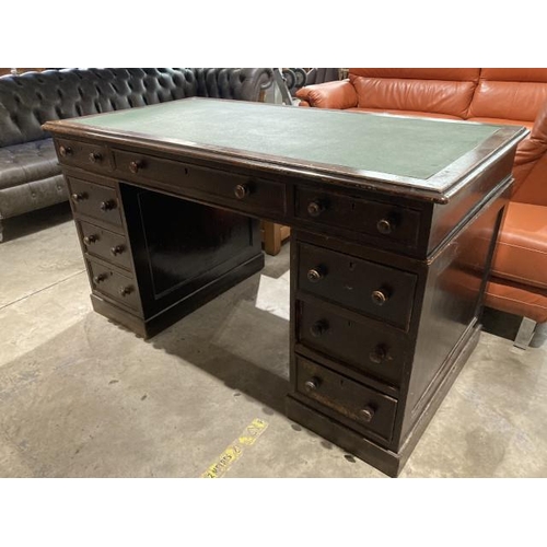 507 - Victorian oak pedestal desk with green leather inset  76H 137W 73D