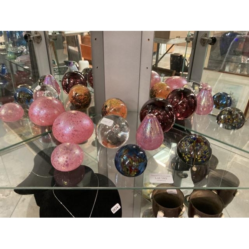 363 - 8 glass paperweights inc. Heron glass