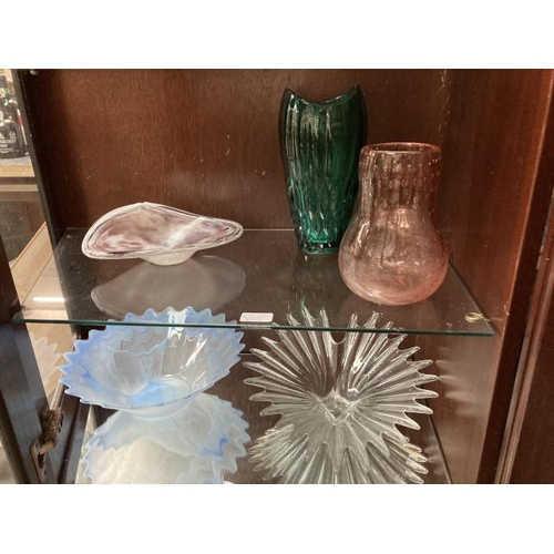 407 - 5 pieces of art glass inc. pink bubble vase signed Celery, Dartington etc.