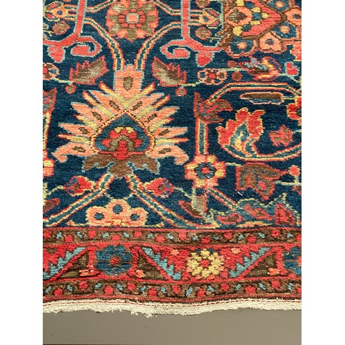 38 - Persian rug 142 x 214cm