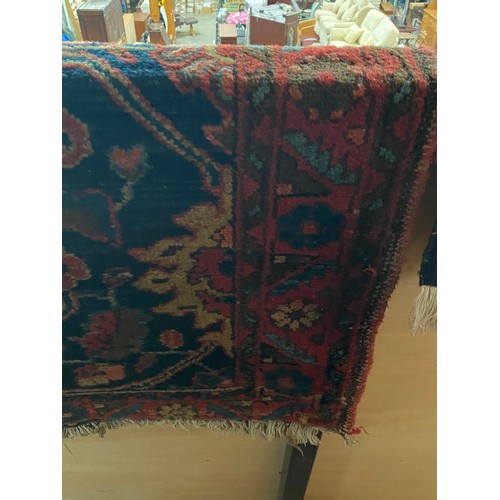 38 - Persian rug 142 x 214cm