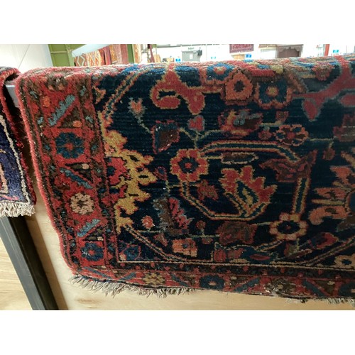 38 - Persian rug 142 x 214cm