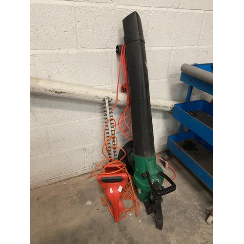 9 - Champion CM402 electric hedge trimmer & Gardenline GLL5 3000/3 electric leaf vacuum