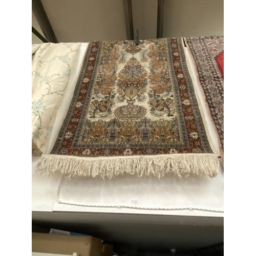 122 - Persian style rug 88 x 155cm