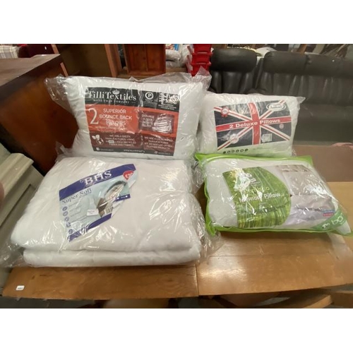 181 - Supersoft double duvet, pair of deluxe pillows, pair of superior pillows and a bamboo memory pillow ... 