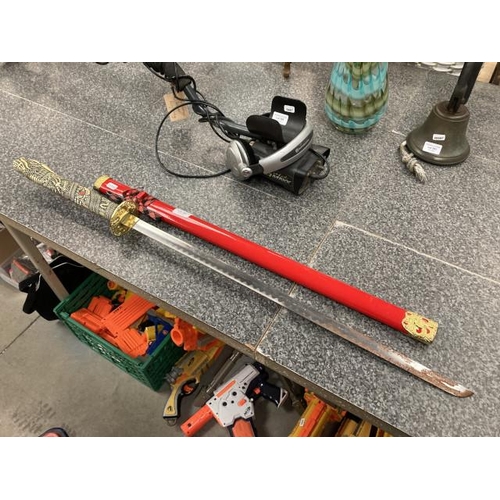 206 - Decorative dragon handled samurai sword 107cm (blade has some rust)