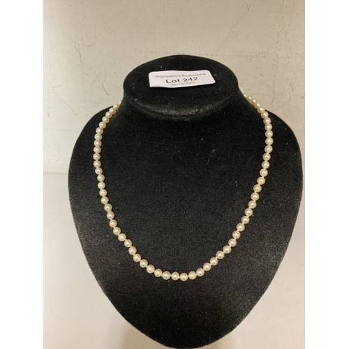 242 - 9ct gold clasped pearl necklace