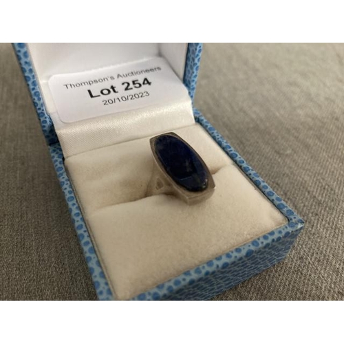 254 - Silver & blue lapis lazuli ring (size L)