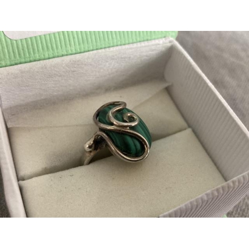 275 - 925 silver malachite ring (size M)