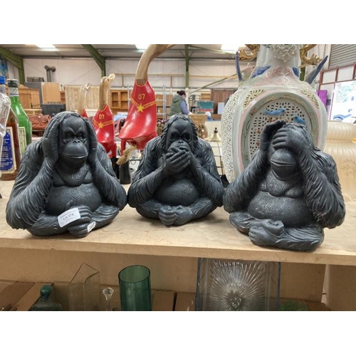 378 - Three wise Orangutan's 'See no evil, speak no evil, hear no evil' 22x20cm