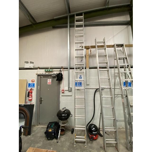 40 - CLIMA D1245 Class 2 extending ladders (4.52M closed - 8.4M extended)