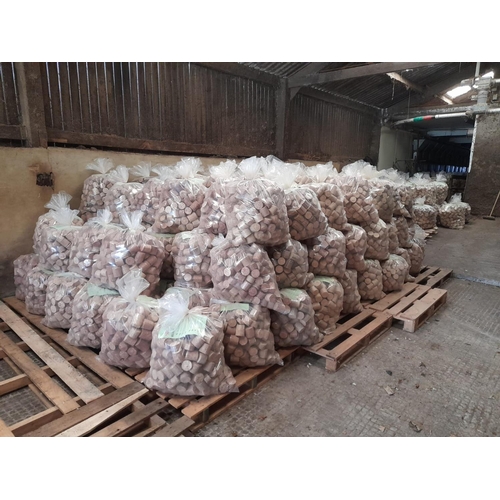 431 - 25 x 40kg bags (1 tonne) of 100% hardwood briquettes (free delivery by the vendor within 10 miles of... 