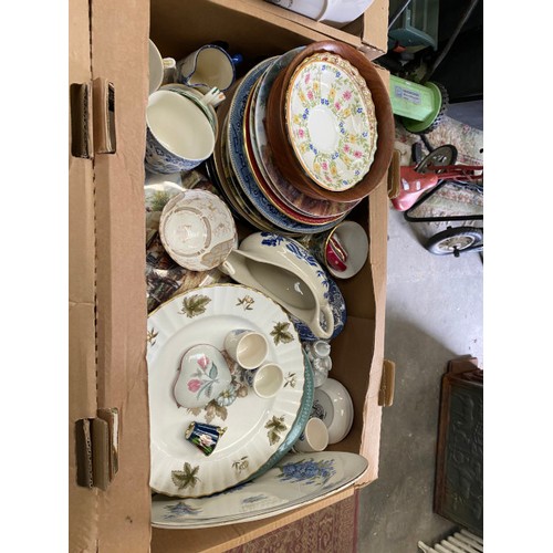 412 - 10 boxes of collectables including blue and white wares, tea wares, Royal Worcester trinket dishes, ... 