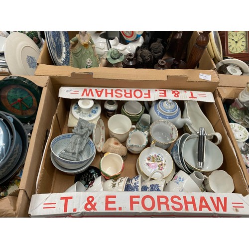 412 - 10 boxes of collectables including blue and white wares, tea wares, Royal Worcester trinket dishes, ... 