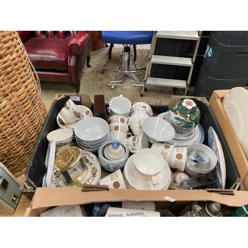 412 - 10 boxes of collectables including blue and white wares, tea wares, Royal Worcester trinket dishes, ... 