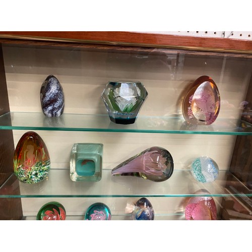 326 - 24 glass paperweights inc. 19 Caithness 'Inspirations', 'Shades of summer', 'Alpine Peak', 'Sweet Co... 