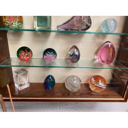 326 - 24 glass paperweights inc. 19 Caithness 'Inspirations', 'Shades of summer', 'Alpine Peak', 'Sweet Co... 