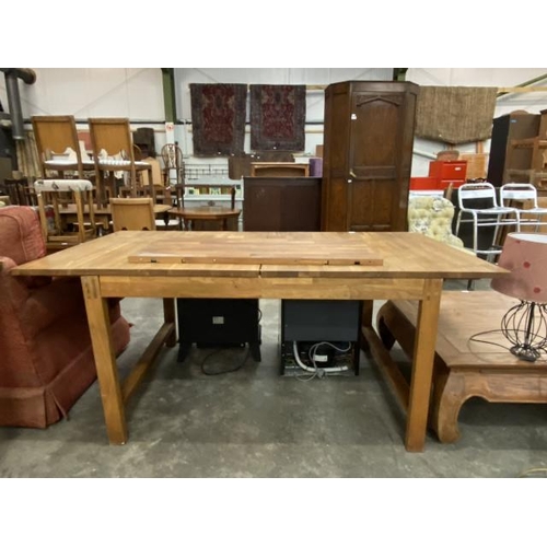 132 - Solid oak extending dining table with 1 leaf 75H 182-230W 100D