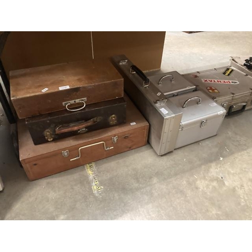 483 - 7 storage boxes inc. 4 flight cases (various sizes)