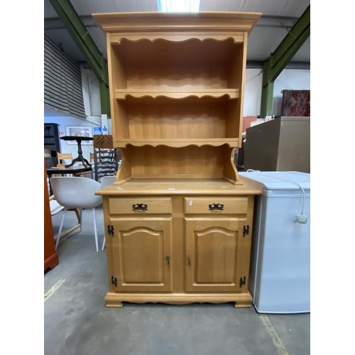 83 - Oak effect dresser 179H 97W 48D