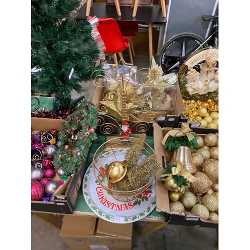 521 - 5 boxes of gold themed Christmas decorations including tinsel, baubles, wreaths etc