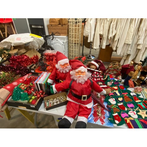 520 - Selection of red themed Christmas decorations including tinsel, baubles,2 advent calendars ,2 vintag... 