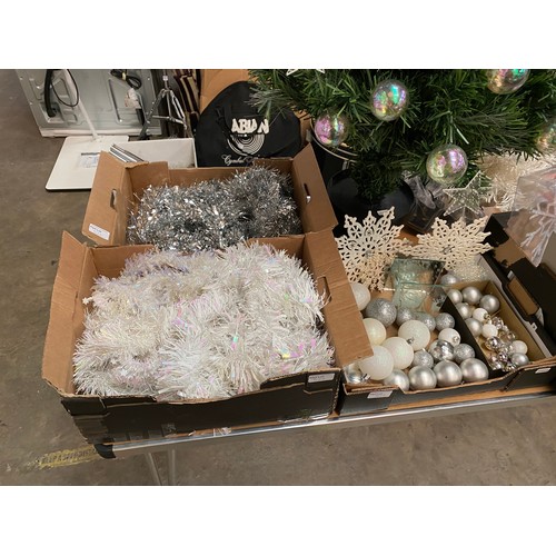 522 - 3 boxed artificial table top Christmas trees (2 with boxes), 2 boxes of tinsel, box of baubles and d... 