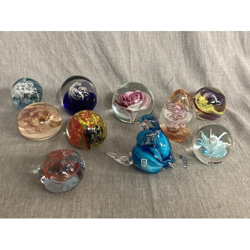 327 - 9 glass paperweights & 1 other inc. Mdina, Caithness etc.