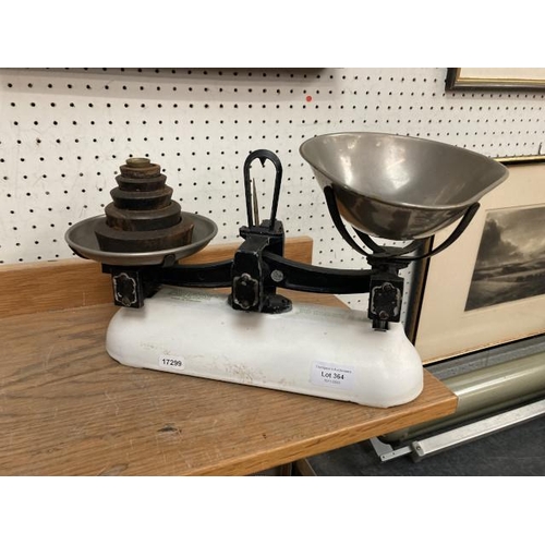 364 - Avery kitchen scales & 6 weights