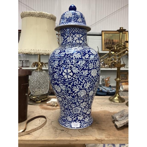 422 - Blue and white Oriental porcelain vase 60H