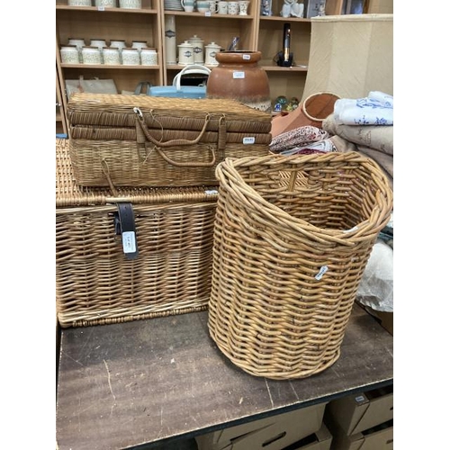 461 - Picnic hamper 31H62W 45D, picnic basket 16H 40W 25W and a baguette basket 40H 34W 22D