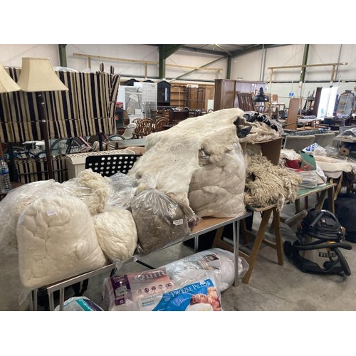 470 - Bags of various breeds of sheep's wool, bag of hemp fibres, sheepskins, bags of twine, quantity of d... 