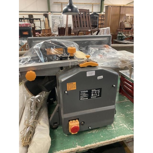 471 - Titan jointer planer TTB579PLN