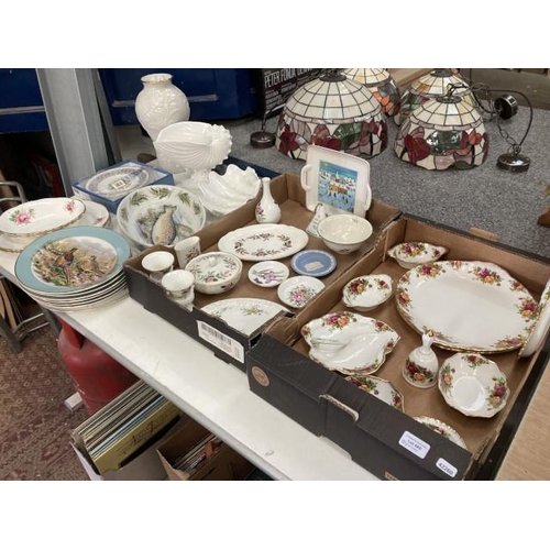 489 - Assorted collectables including Royal Albert “Old Country Roses”, Wedgwood Hathaway Rose, Royal Worc... 