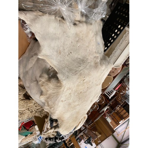 470 - Bags of various breeds of sheep's wool, bag of hemp fibres, sheepskins, bags of twine, quantity of d... 