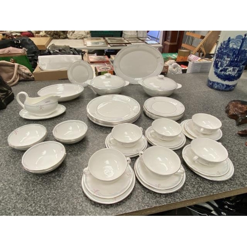 193 - 42 piece Royal Doulton 