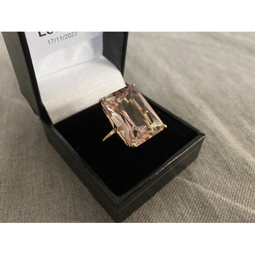 284 - 9ct gold pink topaz set ring (size Q)