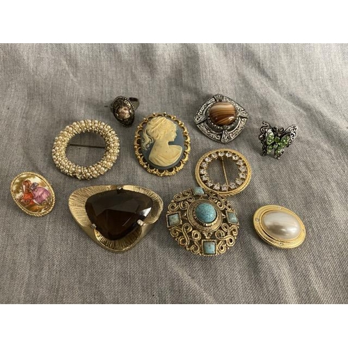 289 - 7 vintage brooches inc. cameo, Celtic etc., scarf clip & 2 adjustable rings