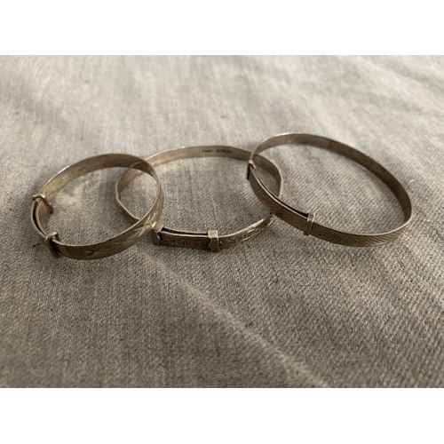 302 - 3 vintage silver children's adjustable bangles