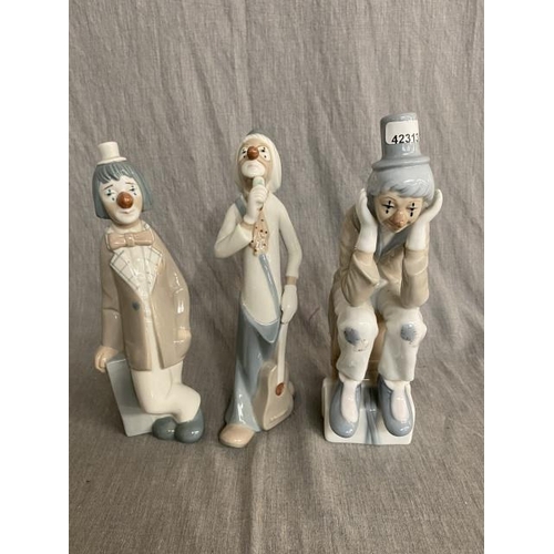 319 - 3 clown figurines inc. Casades